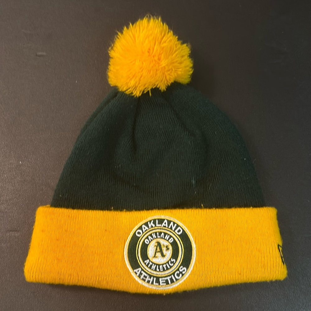 New era Oakland As beanie